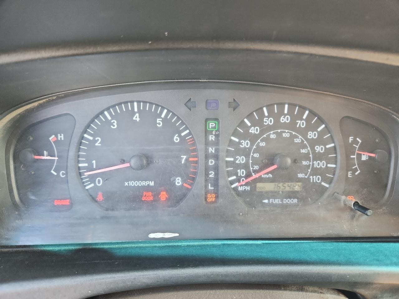 1999 Toyota Sienna Le VIN: 4T3ZF13C8XU116313 Lot: 85883365