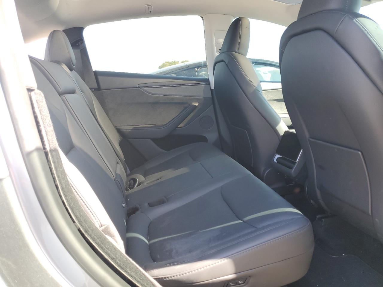 2026 Tesla Model Y VIN: 7SAYGDEE3TF327723 Lot: 89637595