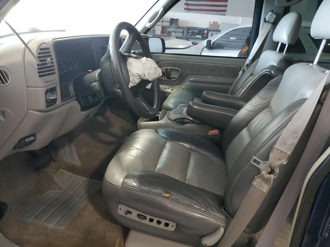 2000 Chevrolet Tahoe K1500 VIN: 1GNEK13R8YR148668 Lot: 86434365