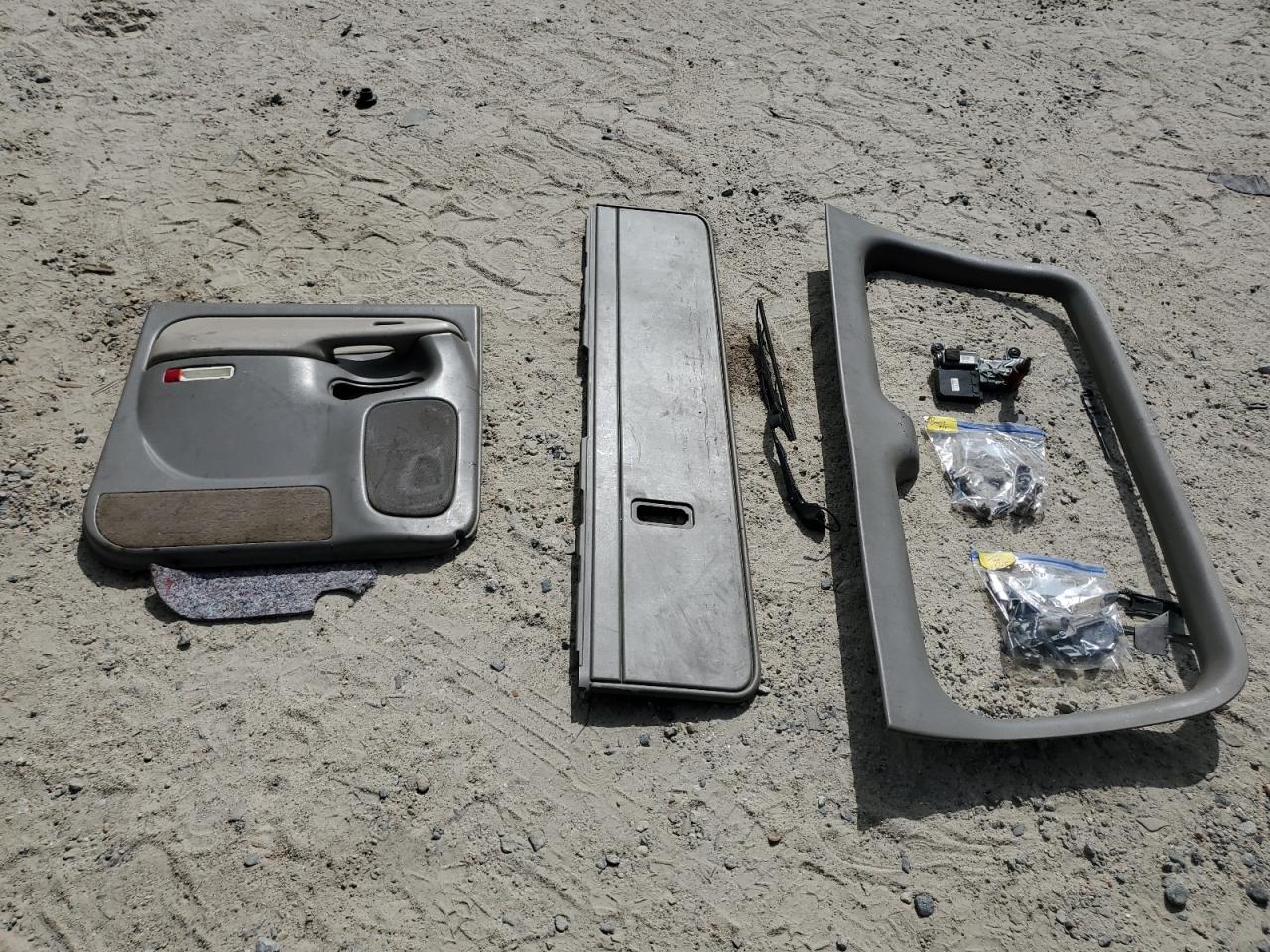 2002 Chevrolet Suburban C1500 VIN: 3GNEC16Z52G307856 Lot: 81995365