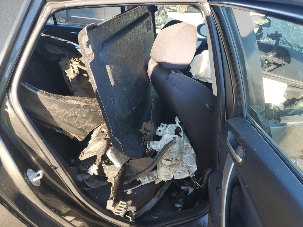 2011 Mazda 3 S VIN: JM1BL1K6XB1467592 Lot: 85305945