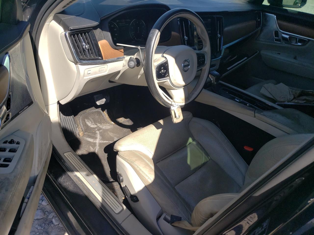 2017 Volvo S90 T6 Inscription VIN: YV1A22MLXH1000909 Lot: 86530605