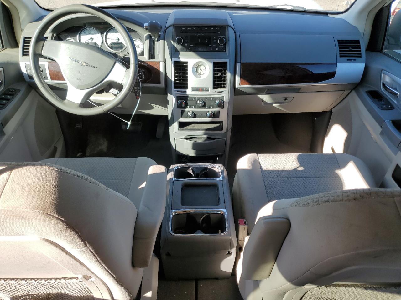 2010 Chrysler Town & Country Touring VIN: 2A4RR5D11AR150164 Lot: 82340285