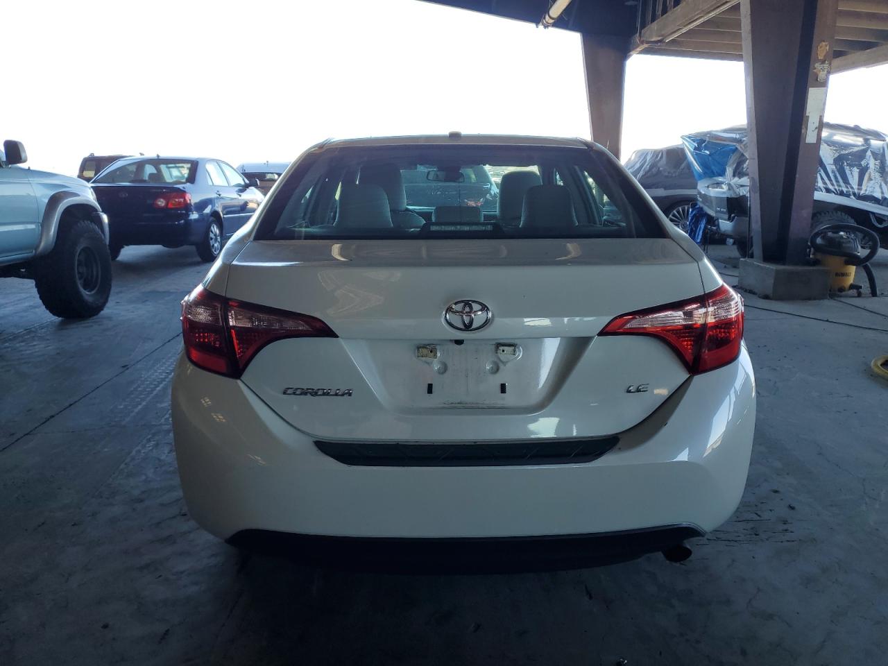 2018 Toyota Corolla L VIN: 5YFBURHE1JP846131 Lot: 90466225