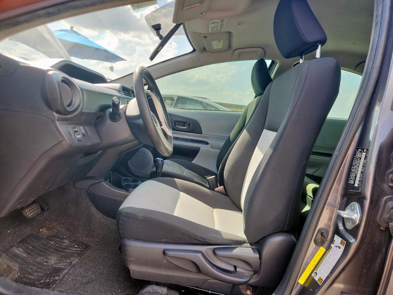 2013 Toyota Prius C VIN: JTDKDTB3XD1555950 Lot: 85480265