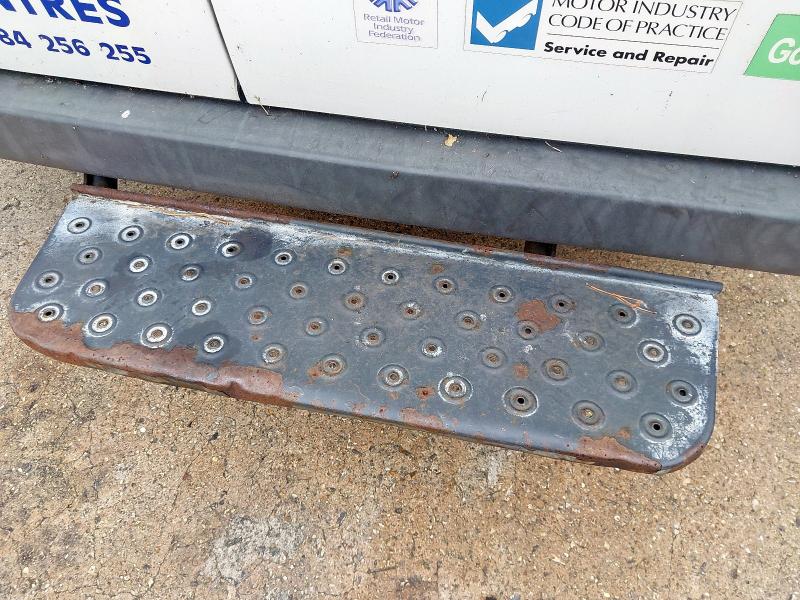 2004 FORD TRANSIT MINIBUS 