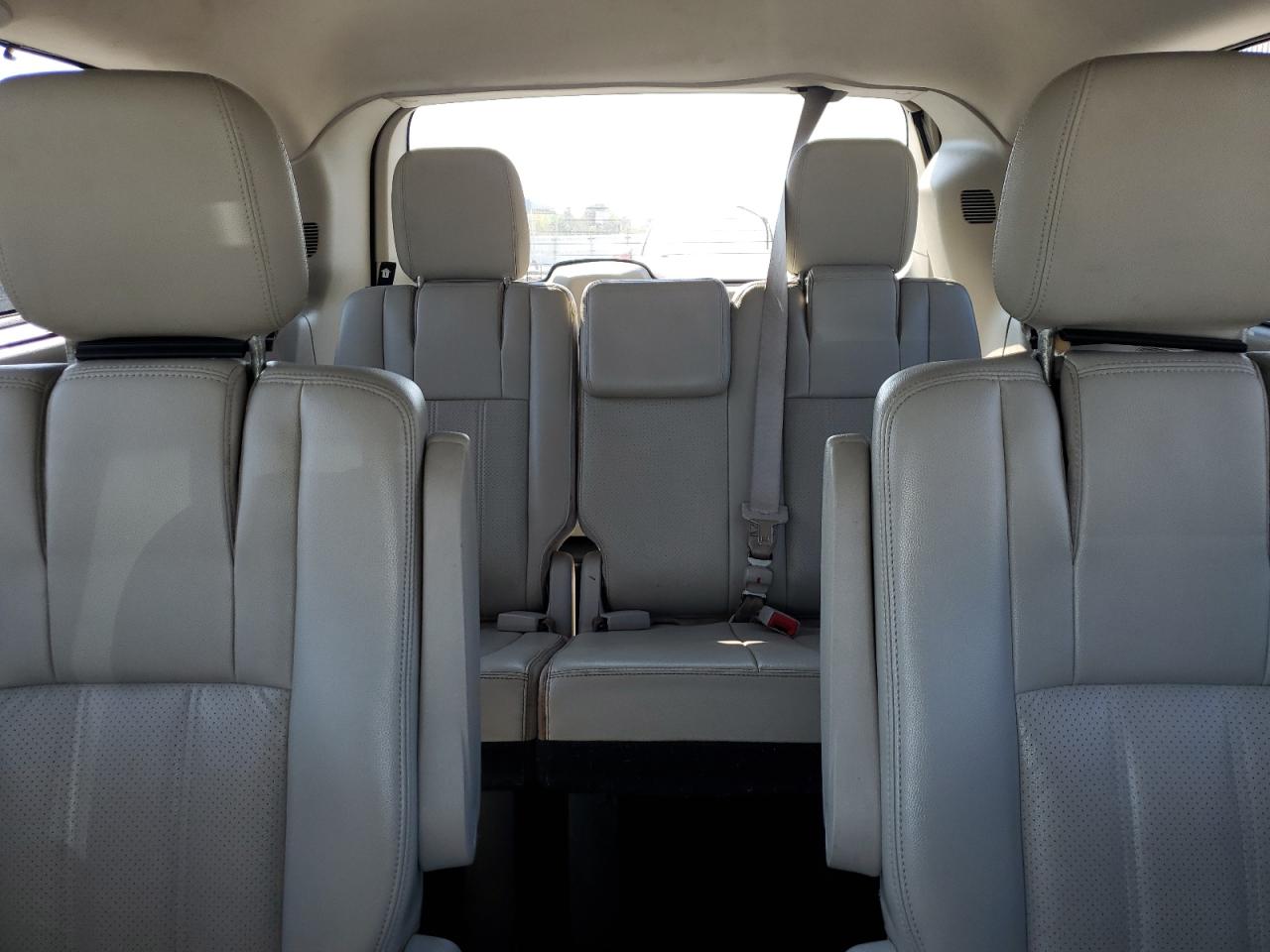 2011 Chrysler Town & Country Touring L VIN: 2A4RR8DG7BR635772 Lot: 86821275