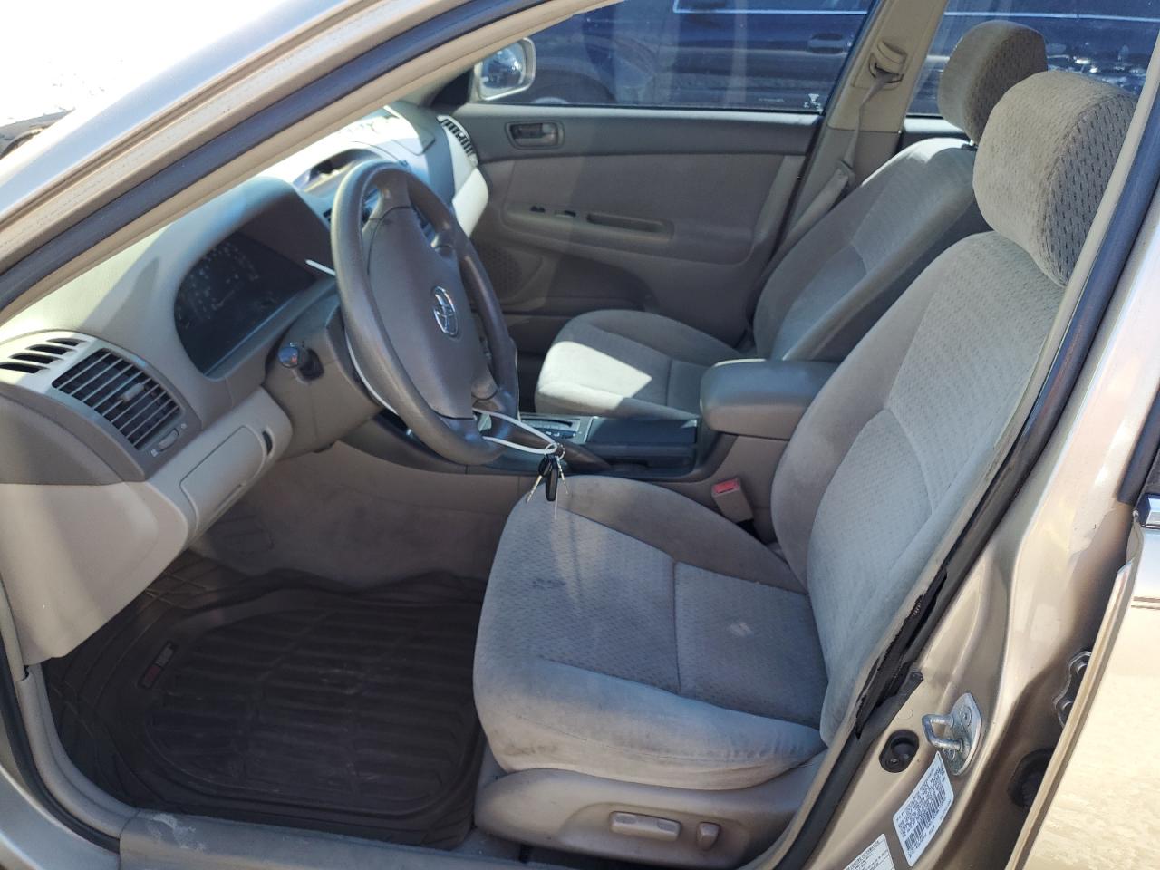 2002 Toyota Camry Le VIN: 4T1BE32K42U047128 Lot: 85839135