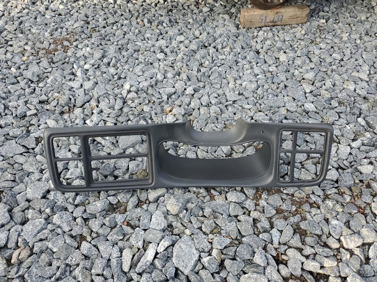 2002 Chevrolet Tahoe C1500 VIN: 1GNEC13V12R130854 Lot: 89699305