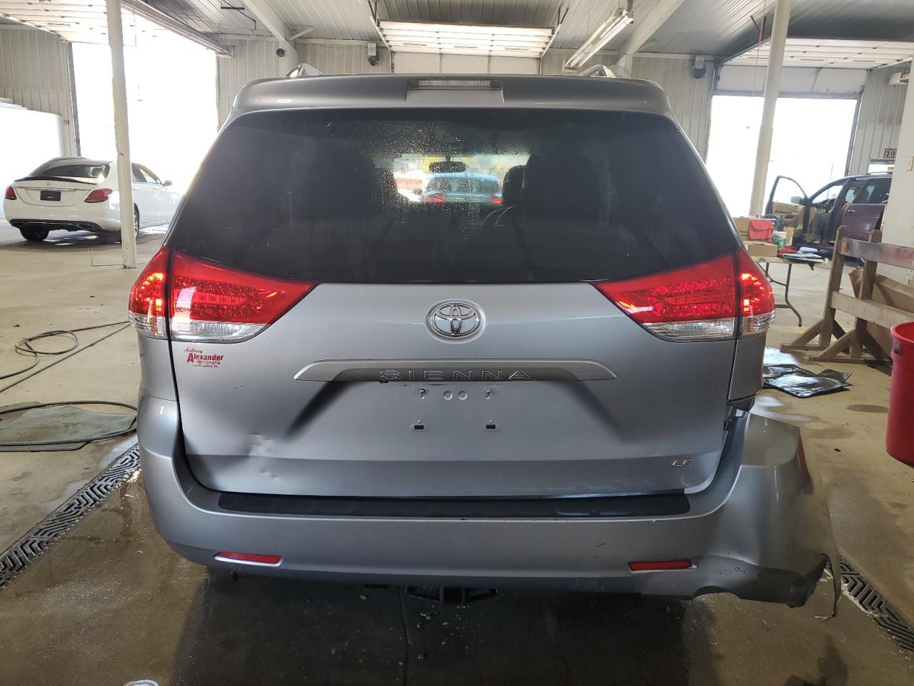 2011 Toyota Sienna Le VIN: 5TDKK3DC3BS156803 Lot: 85092125