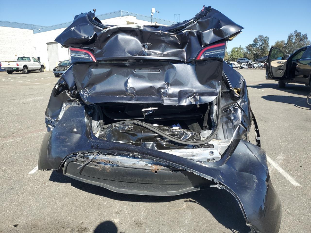 2024 Tesla Model Y VIN: 7SAYGDED7RF106609 Lot: 82500405