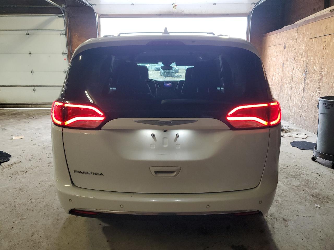 2017 Chrysler Pacifica Touring L VIN: 2C4RC1BG9HR826927 Lot: 85730535