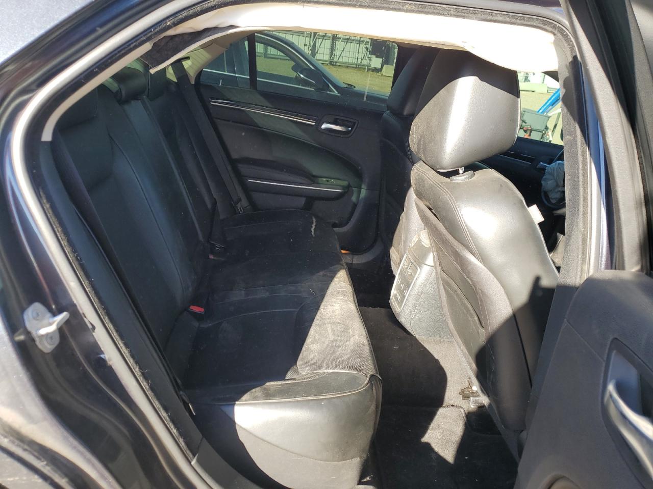 2016 Chrysler 300C VIN: 2C3CCAKG1GH235702 Lot: 89483355