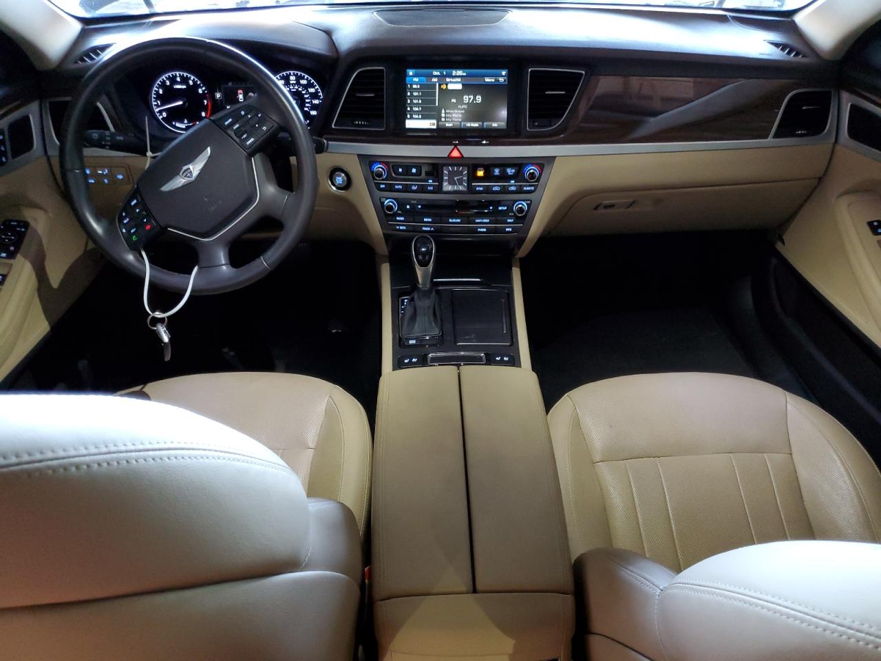 2015 Hyundai Genesis 3.8L VIN: KMHGN4JE1FU039940 Lot: 82191515