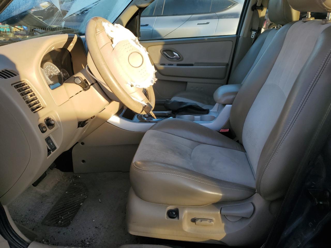 2005 Mercury Mariner VIN: 4M2CU57155DJ08282 Lot: 82220185