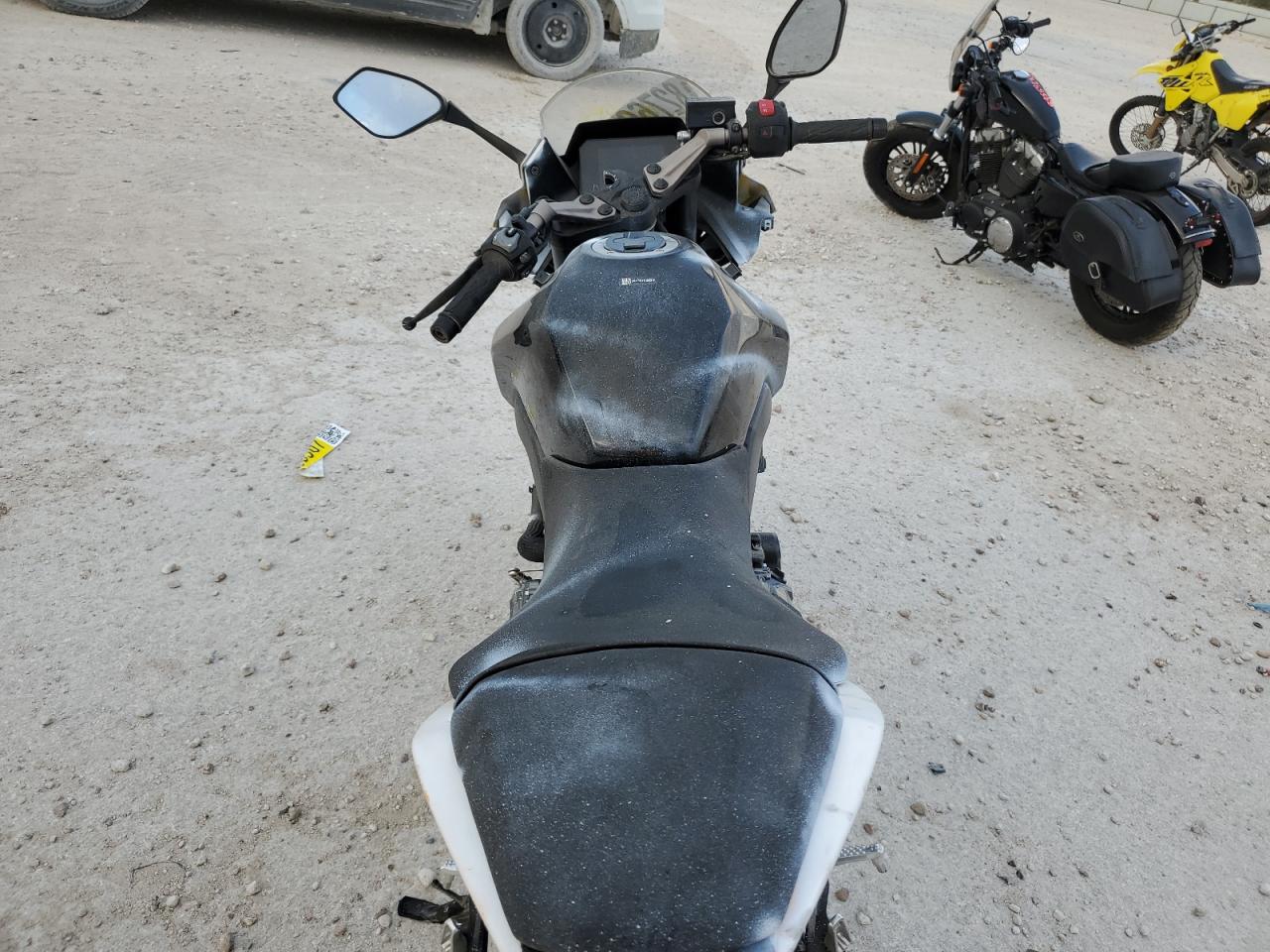 2024 Suzuki Gsx800 F VIN: JS1EM13B6R7102110 Lot: 82769085