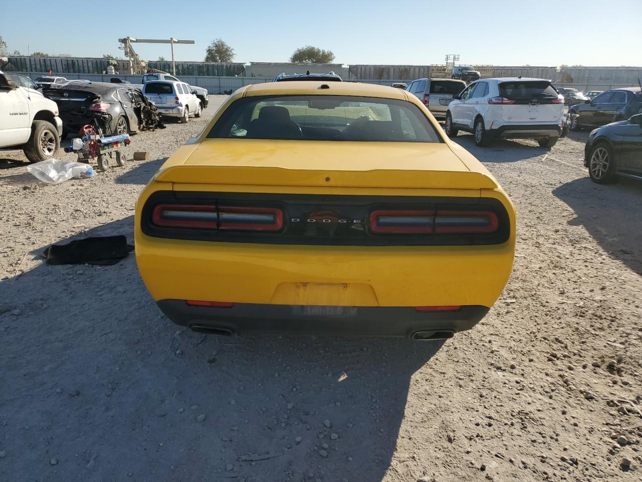 2018 Dodge Challenger Sxt VIN: 2C3CDZAG1JH305106 Lot: 82665435