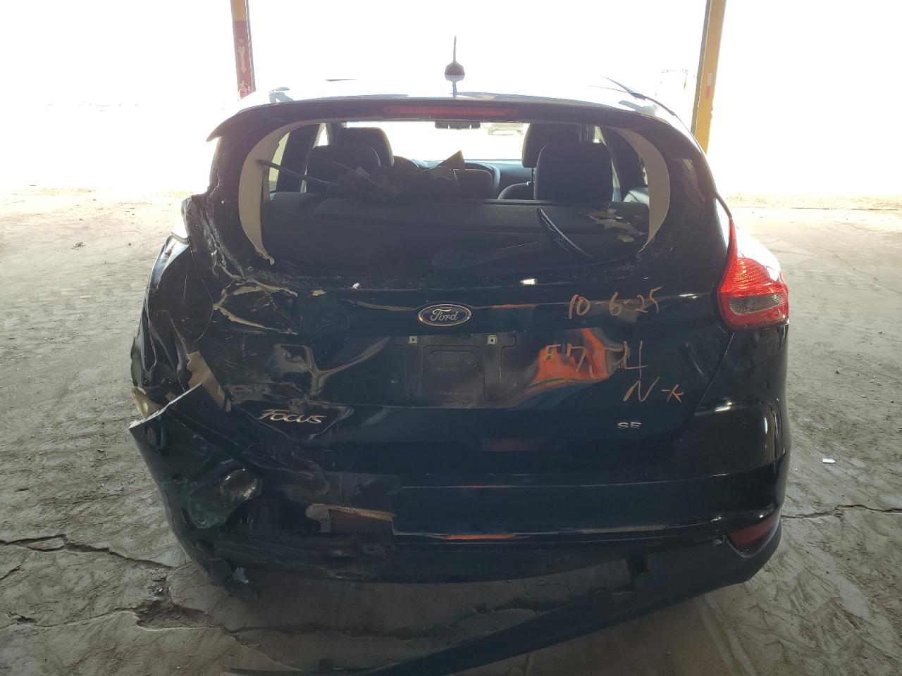 2016 Ford Focus Se VIN: 1FADP3K21GL395754 Lot: 82310645