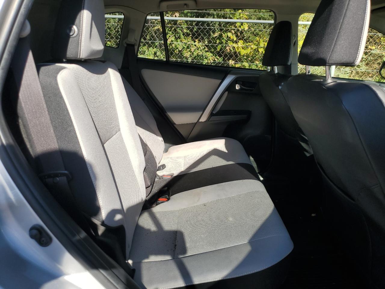 2017 Toyota Rav4 Hv Le VIN: JTMRJREV8HD108562 Lot: 82223385