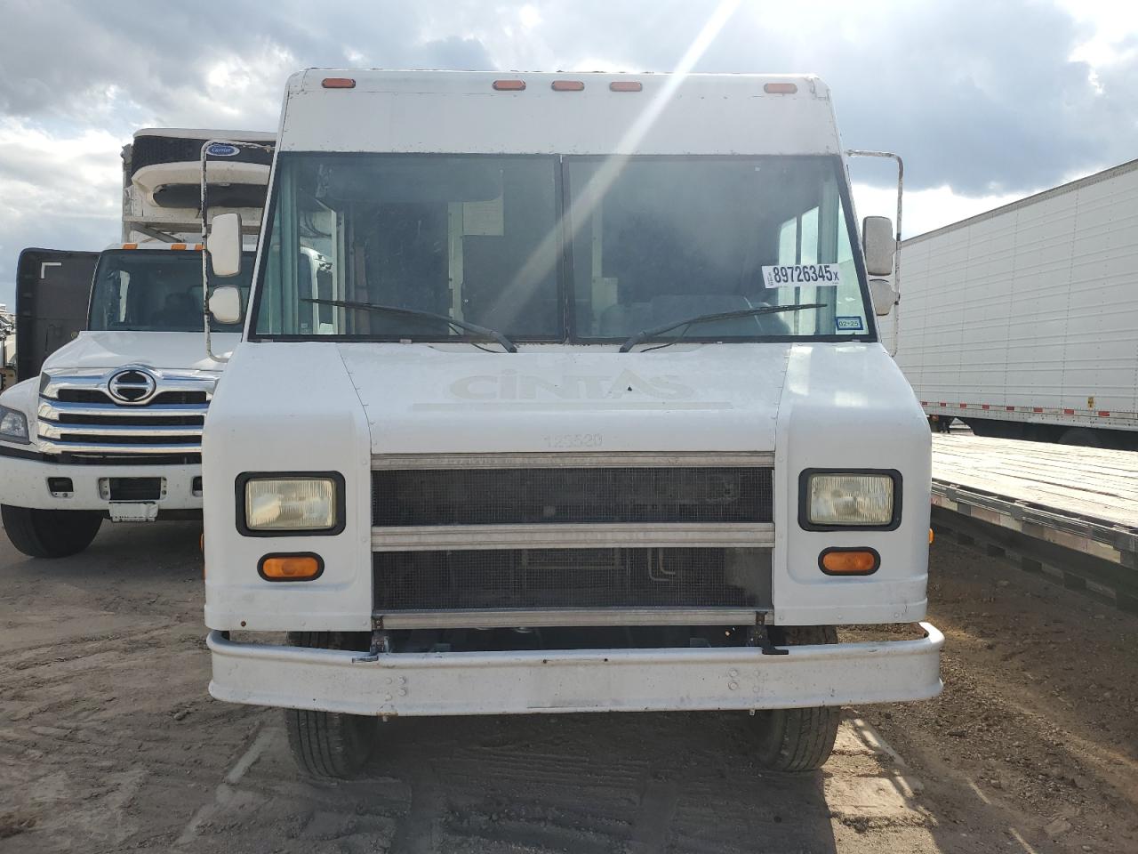 2001 Ford F450 Super Duty Delivery Truck VIN: 1FCLE49L51HA69935 Lot: 89726345