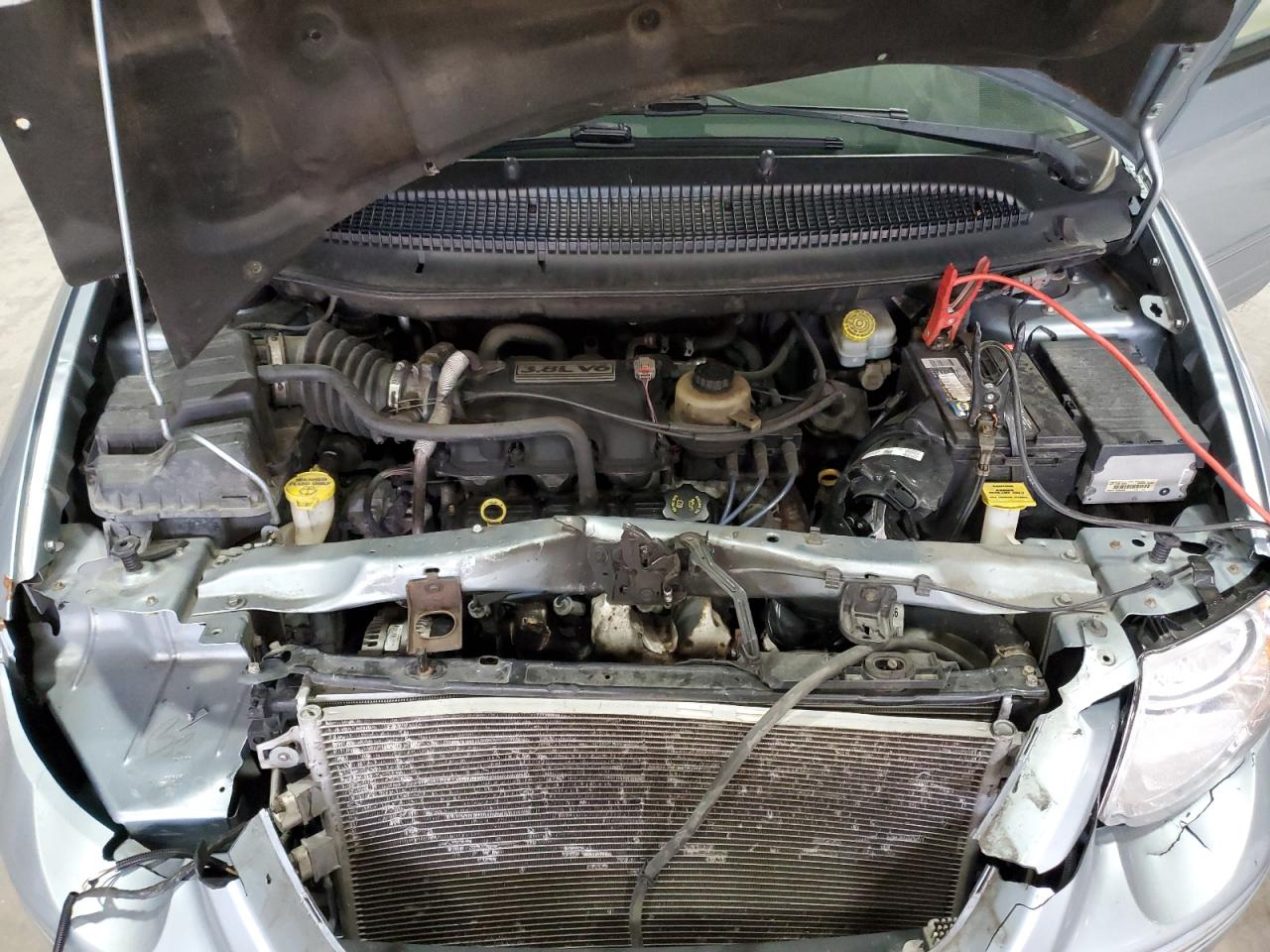 2005 Chrysler Town & Country Limited VIN: 2C8GP64L35R470696 Lot: 82234265