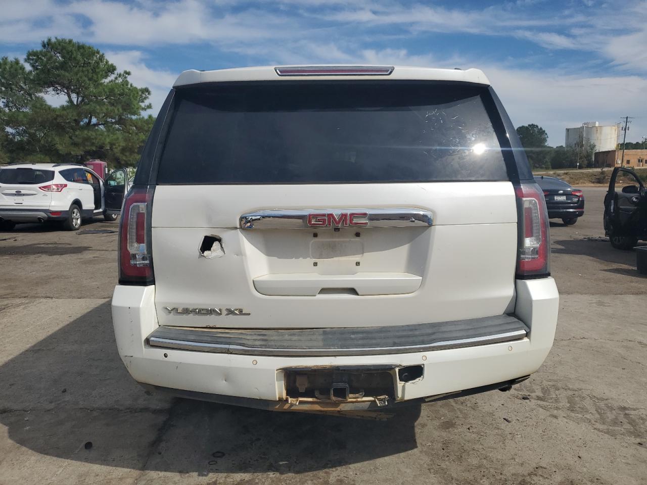 2018 GMC Yukon Xl Denali VIN: 1GKS1HKJ2JR124055 Lot: 85879665