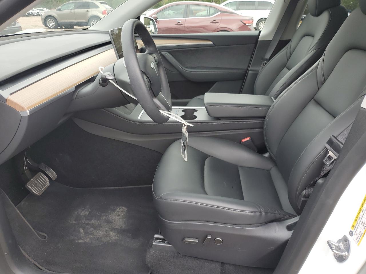 2024 Tesla Model Y VIN: 7SAYGDEE3RA282157 Lot: 84907235