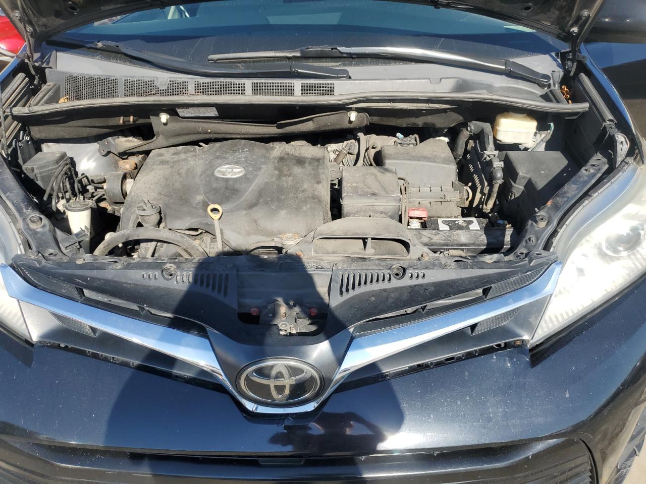 2018 Toyota Sienna Le VIN: 5TDKZ3DC9JS948285 Lot: 82350405