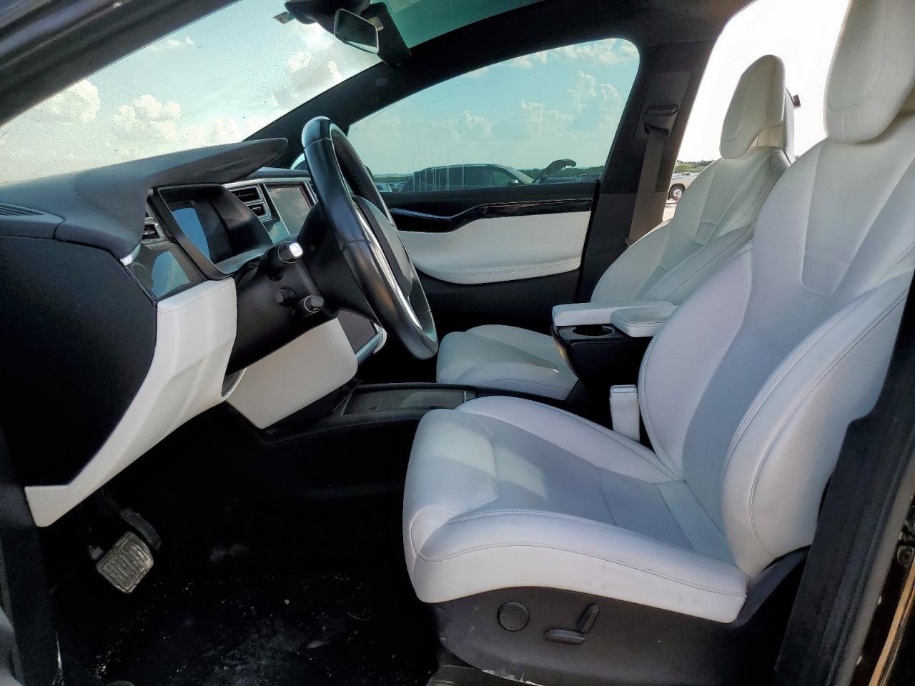 2017 Tesla Model X VIN: 5YJXCBE21HF050463 Lot: 86156925