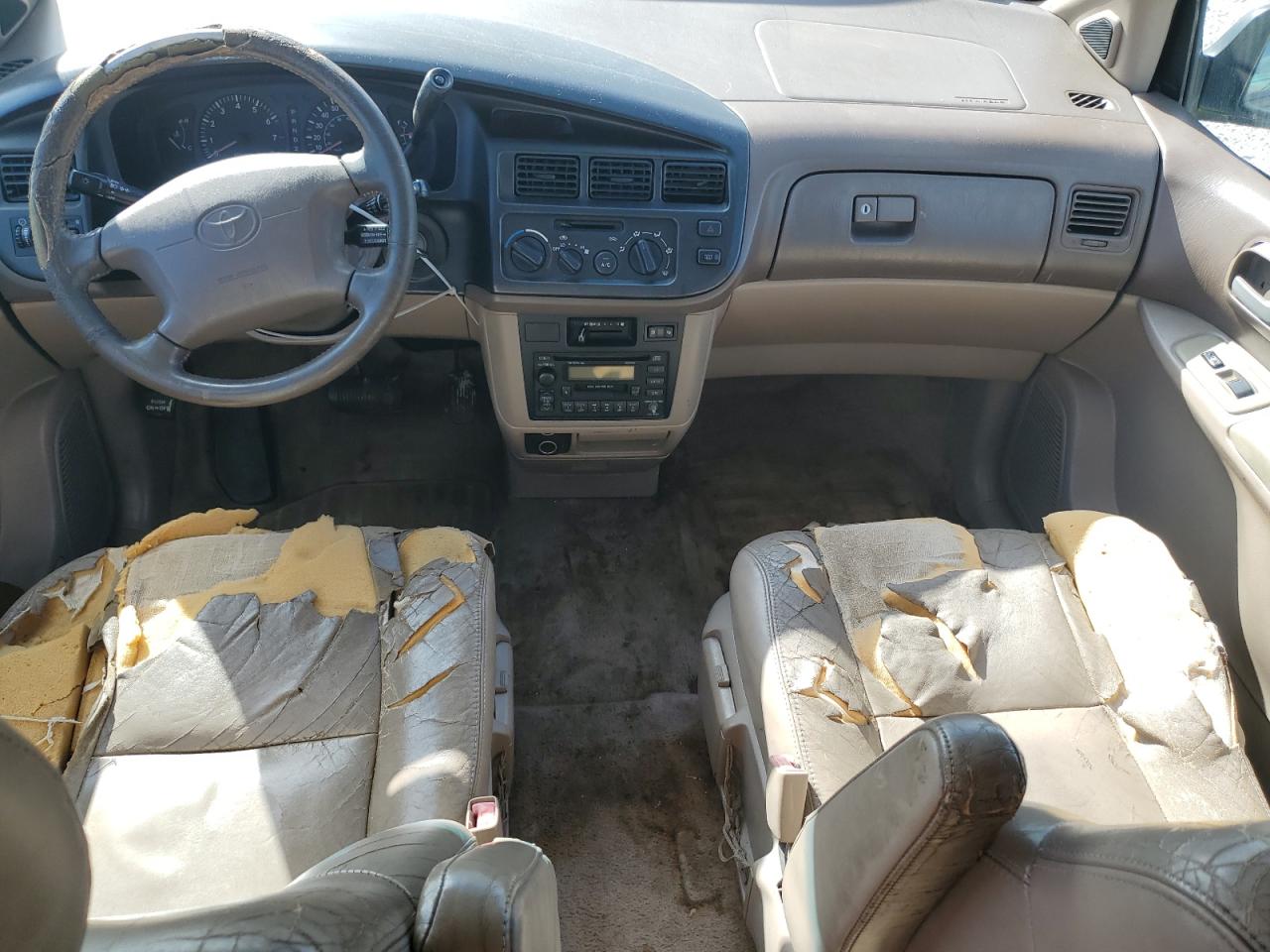 1998 Toyota Sienna Le VIN: 4T3ZF13C4WU065777 Lot: 85560775