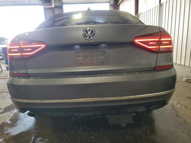  VOLKSWAGEN PASSAT 2018 Серый