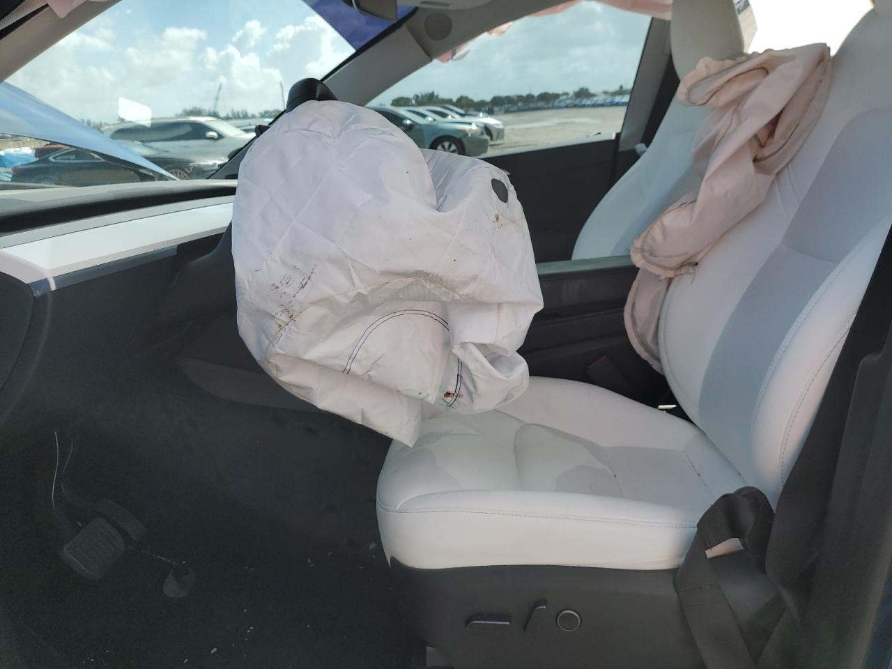 2023 Tesla Model Y VIN: 7SAYGDEE8PA111272 Lot: 81954625