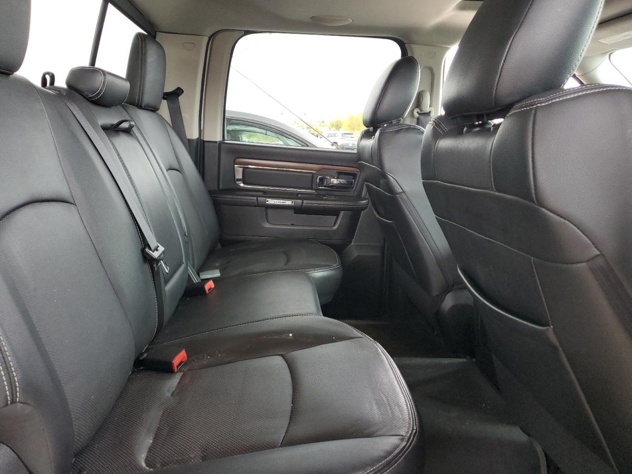 2015 Ram 1500 Laramie VIN: 1C6RR7NT9FS600304 Lot: 82349435