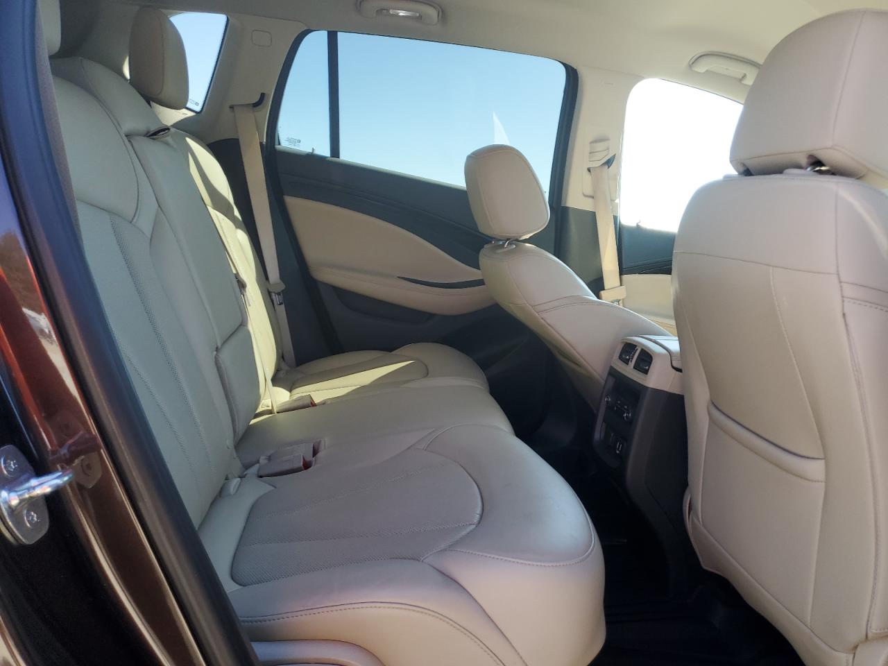 2020 Buick Envision Essence VIN: LRBFXCSAXLD081517 Lot: 82289445