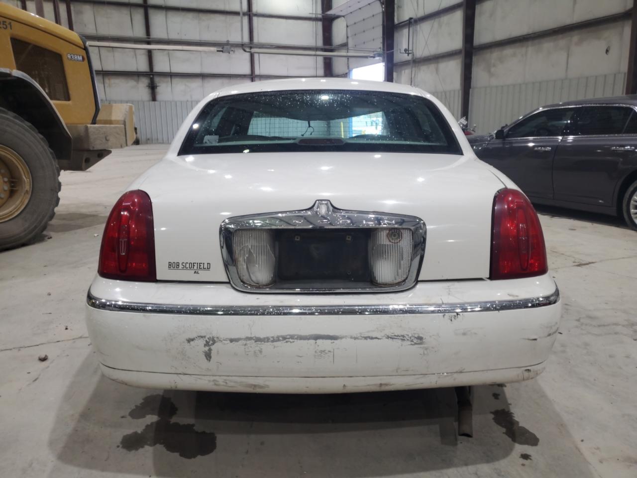 1999 Lincoln Town Car Signature VIN: 1LNHM82W5XY699947 Lot: 89898835