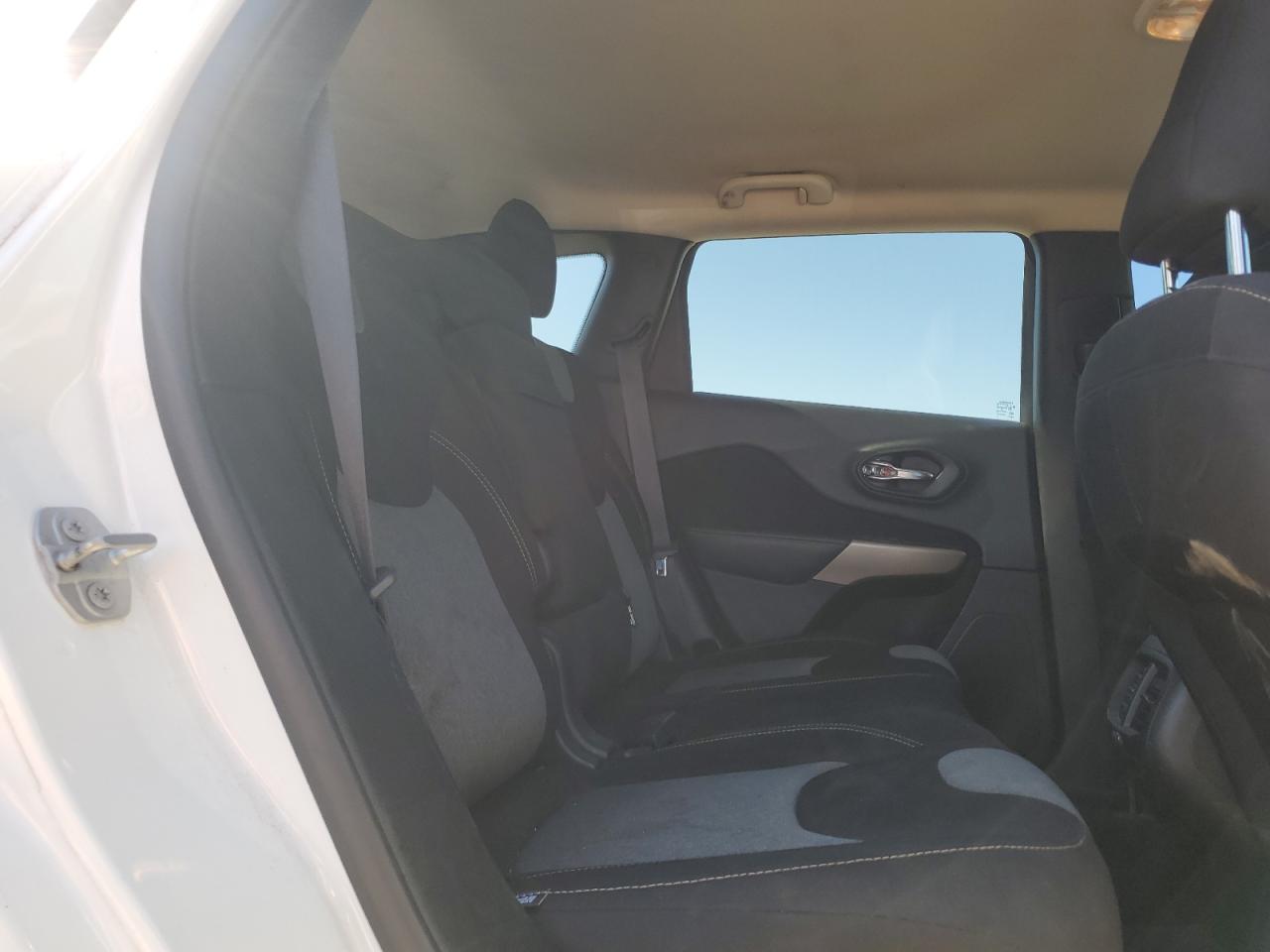 2018 Jeep Cherokee Latitude VIN: 1C4PJMCB4JD589483 Lot: 89630765