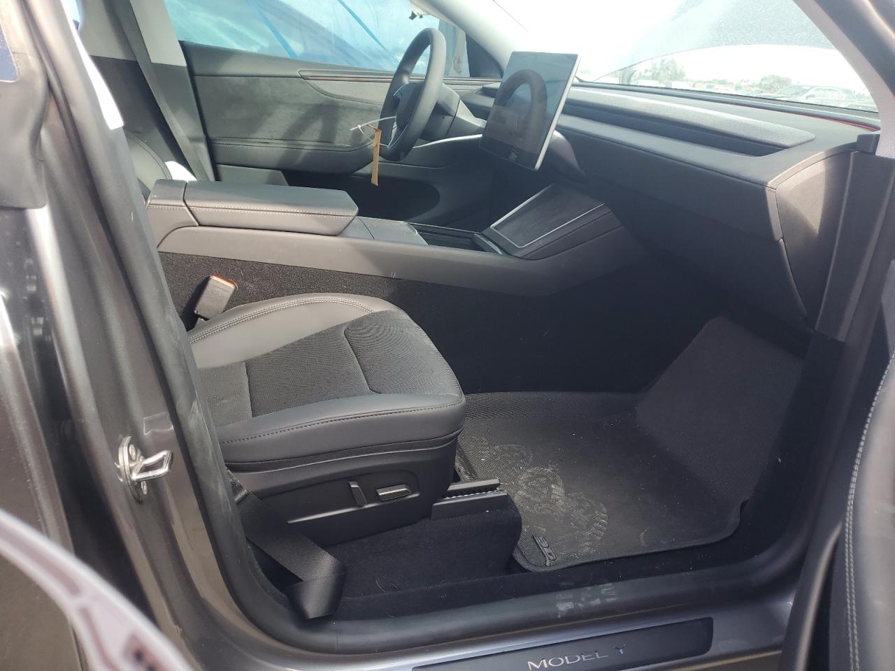 2026 Tesla Model Y VIN: 7SAYGDEE6TF356360 Lot: 81771885