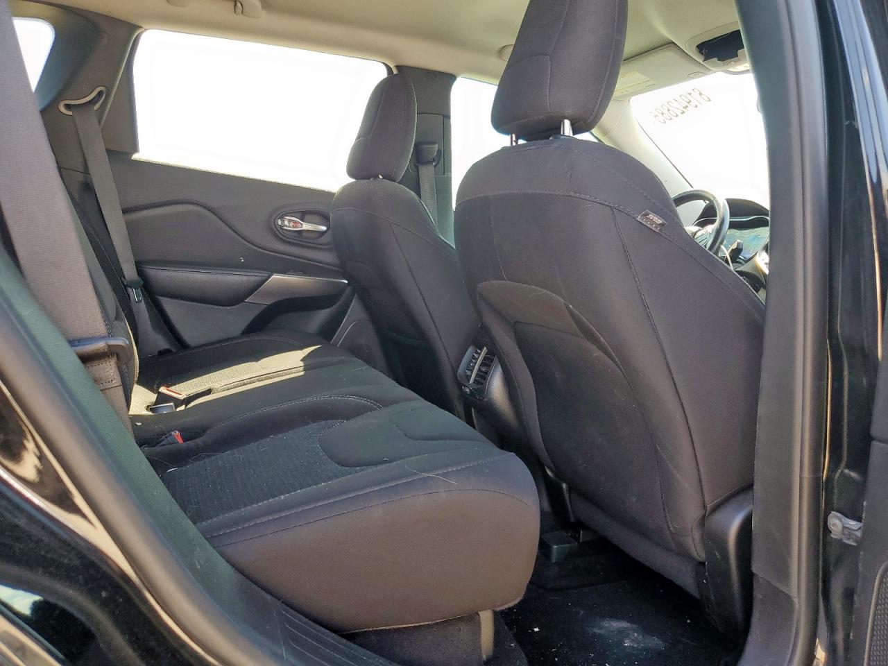 2019 Jeep Cherokee Latitude VIN: 1C4PJMCB8KD343943 Lot: 81942885