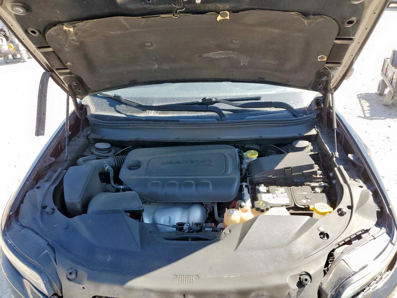 2020 Jeep Cherokee Latitude Plus VIN: 1C4PJLLB7LD586073 Lot: 85857525