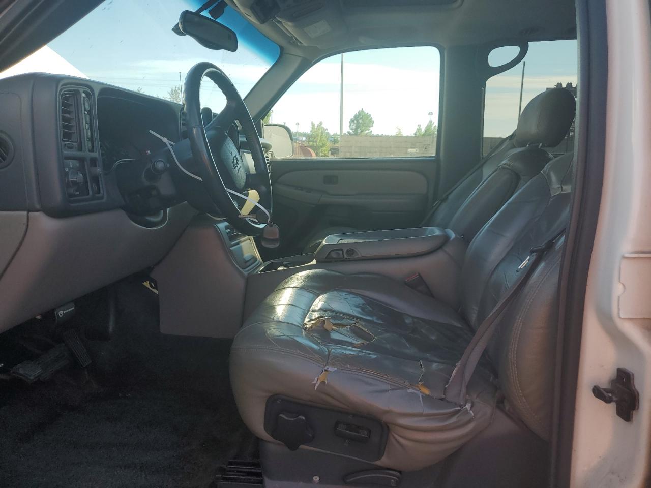 2002 Chevrolet Suburban K1500 VIN: 3GNFK16ZX2G216704 Lot: 82005935