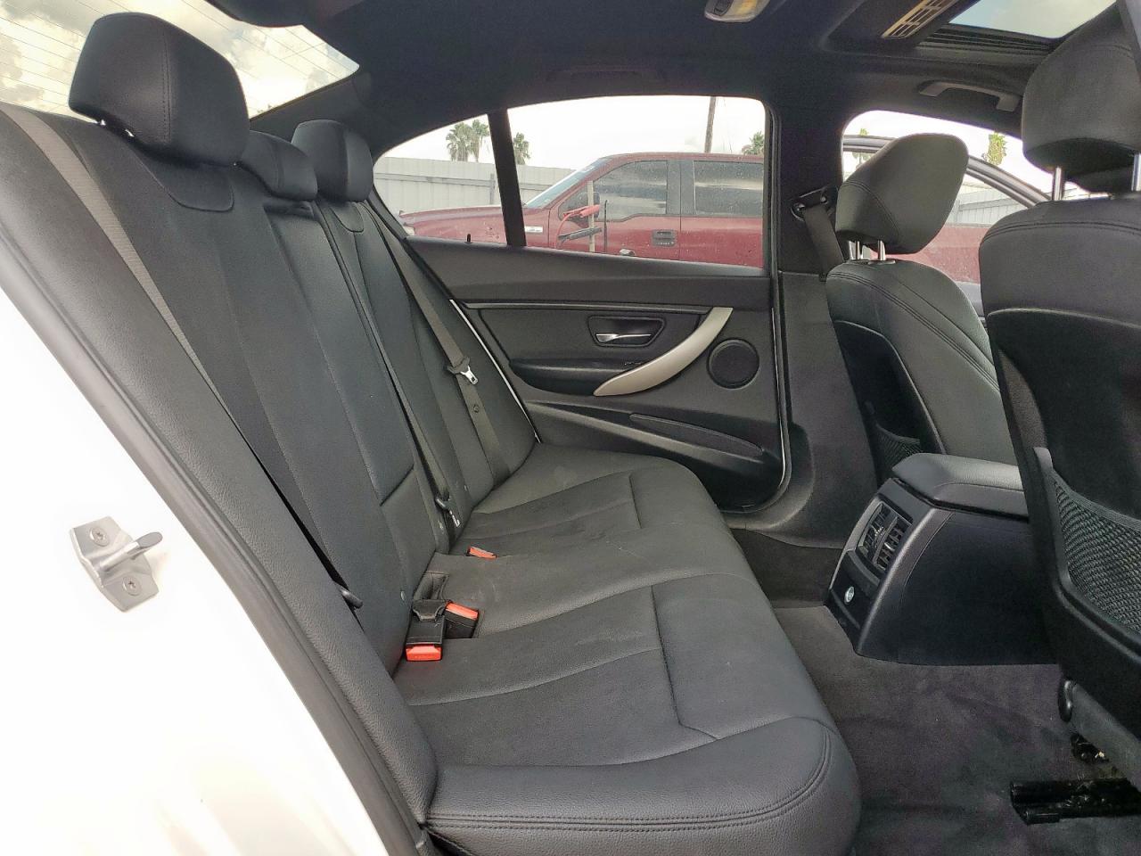 2018 BMW 320 I VIN: WBA8E1G56JNU93213 Lot: 85724055