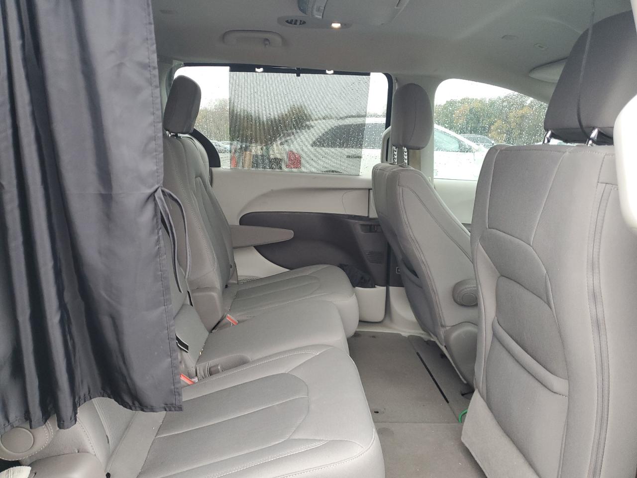 2018 Chrysler Pacifica Touring Plus VIN: 2C4RC1FG2JR234138 Lot: 90305545