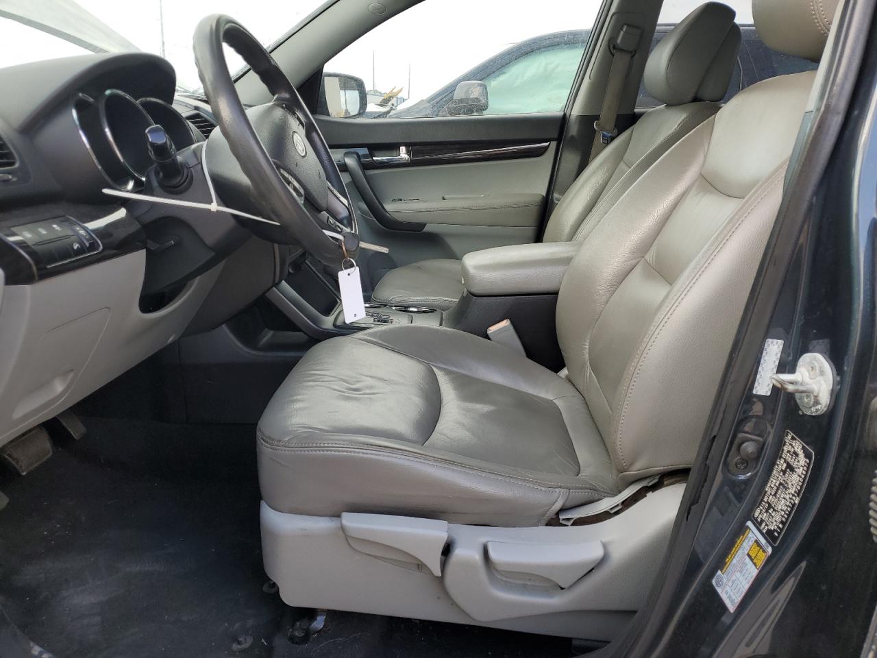 2011 Kia Sorento Base VIN: 5XYKT3A17BG048973 Lot: 84610945