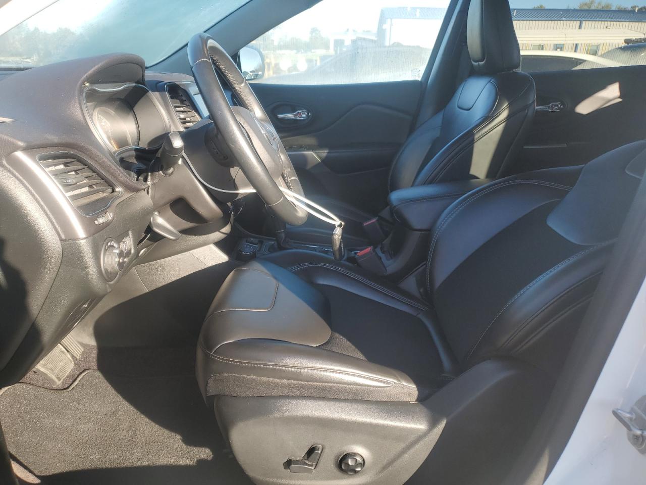 2019 Jeep Cherokee Latitude Plus VIN: 1C4PJMLB7KD104870 Lot: 87245955