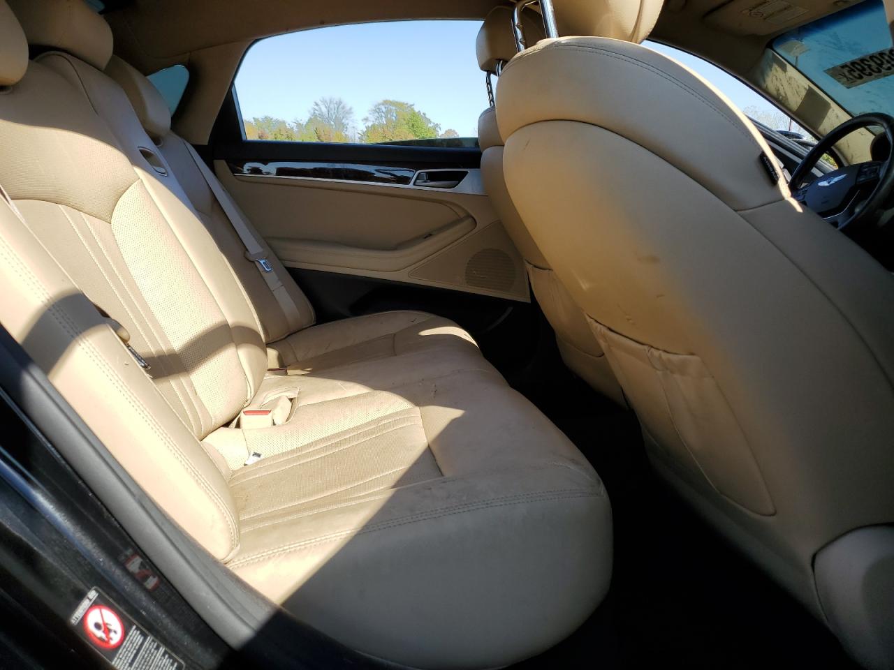 2015 Hyundai Genesis 3.8L VIN: KMHGN4JE9FU085824 Lot: 85309395