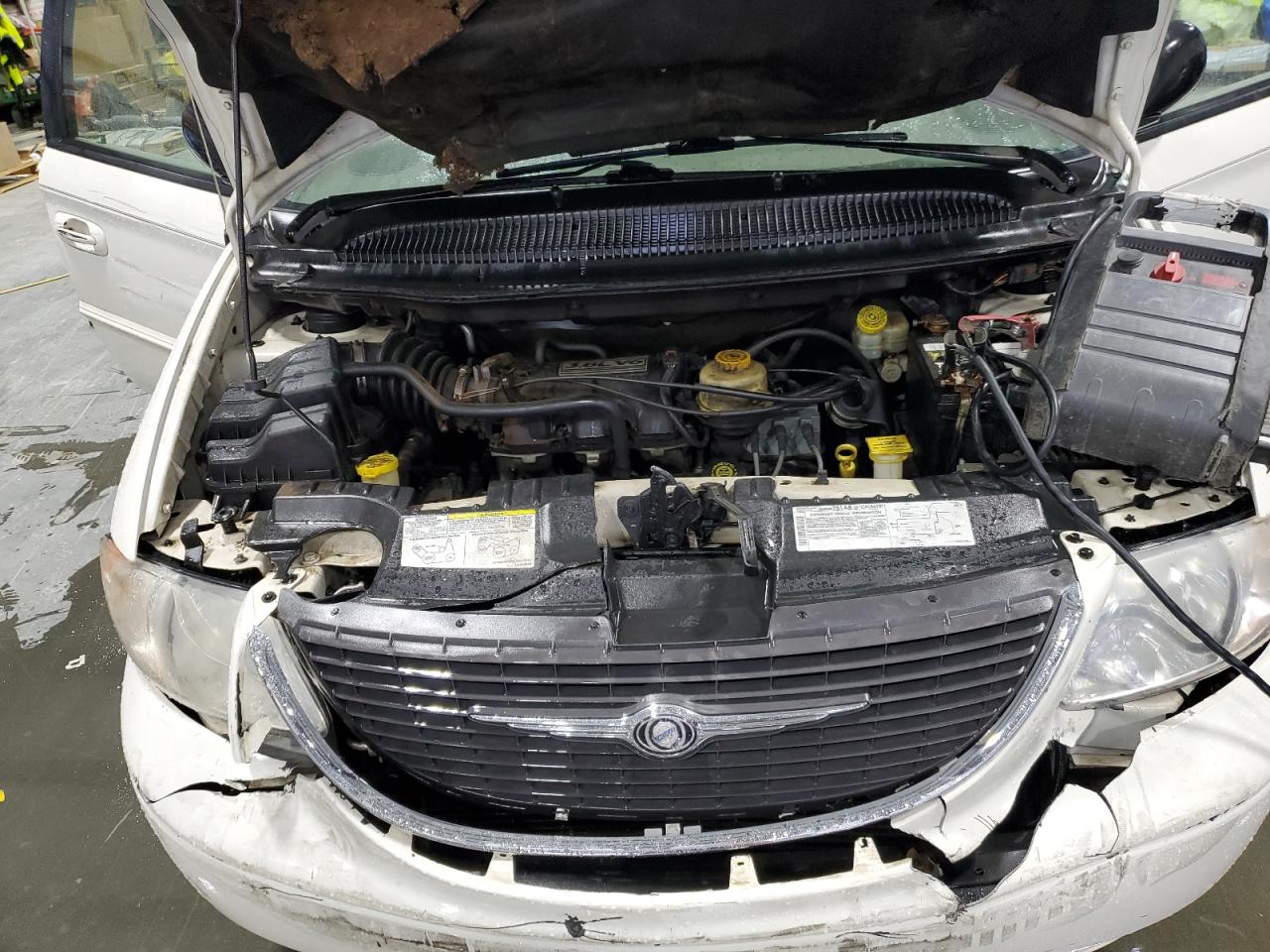 2003 Chrysler Town & Country Lx VIN: 2C4GP44L03R266215 Lot: 89824885