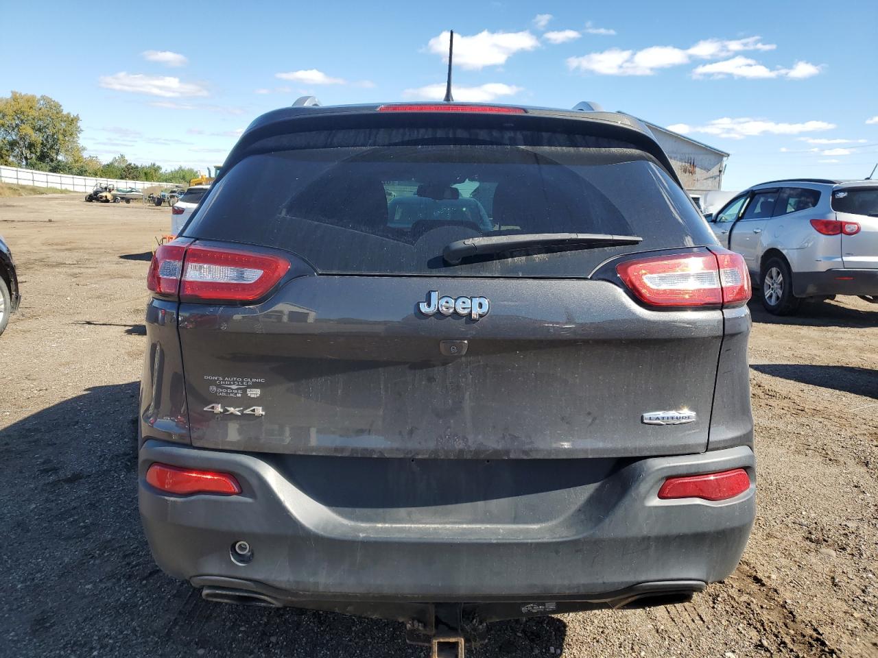 2015 Jeep Cherokee Latitude VIN: 1C4PJMCS9FW636390 Lot: 82271335