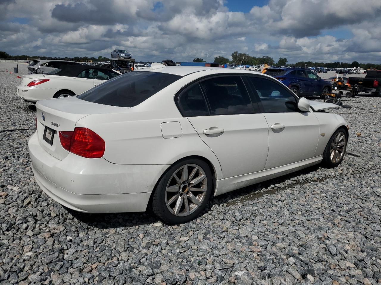 2009 BMW 328 I VIN: WBAPH77599NM28325 Lot: 85490975