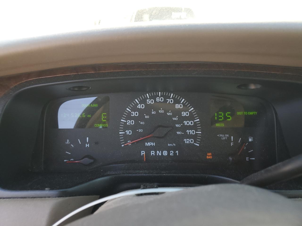 2000 Lincoln Town Car Signature VIN: 1LNHM82W8YY878050 Lot: 84949965