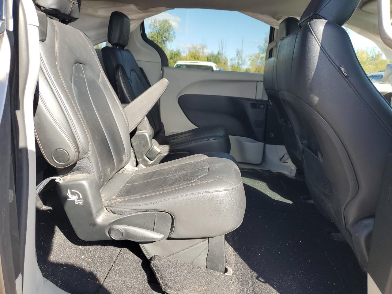 2017 Chrysler Pacifica Touring L VIN: 2C4RC1BG0HR821826 Lot: 82261515